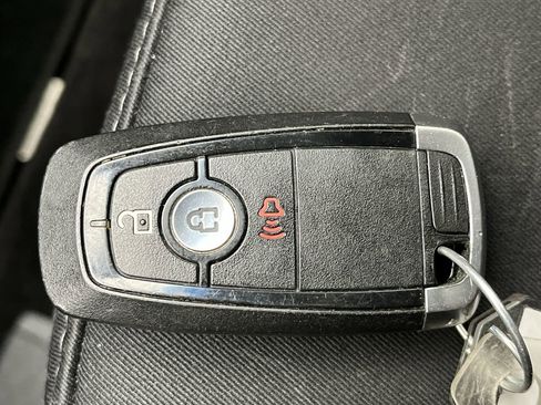 Used 2018 Ford Edge SE image 22