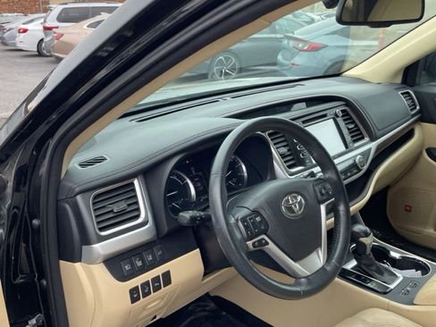 Used 2016 Toyota Highlander Limited AWD/4WD image 6