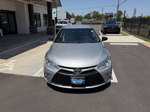 Used 2016 Toyota Camry SE FWD image 11