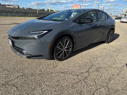 Used 2025 Toyota Prius AWD image 3