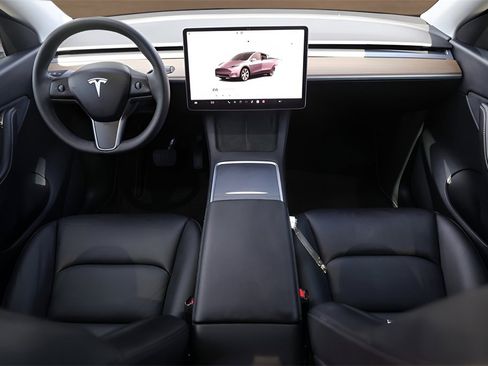 Used 2022 Tesla Model Y Long Range image 22