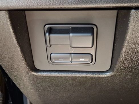 Used 2024 Chevrolet Colorado LT w/ LT Convenience Package II RWD image 26