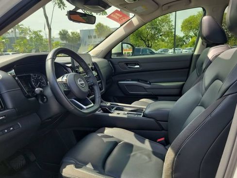 Used 2024 Nissan Pathfinder SL w/ SL Premium Package FWD image 14