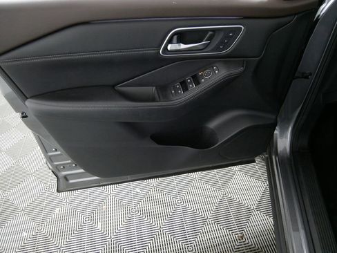 Used 2022 Nissan Rogue Platinum w/ Head-Up Display Package image 15