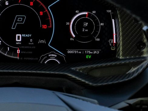 Used 2025 Lamborghini Revuelto image 21