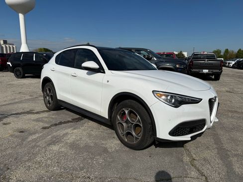 Used 2022 Alfa Romeo Stelvio Ti AWD/4WD image 4