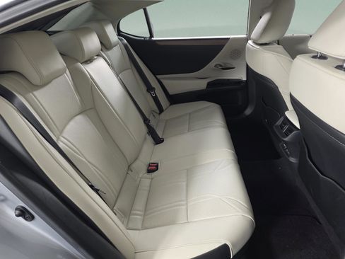 Used 2025 Lexus ES 300h w/ Technology Package image 23