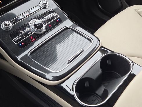 Used 2023 Lincoln Nautilus FWD w/ Premium Package image 20