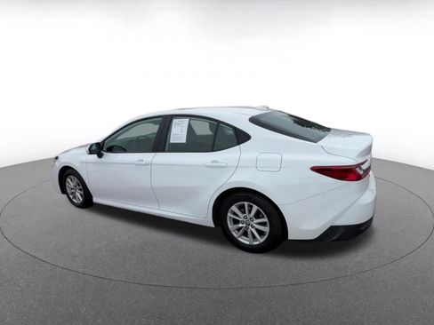 Used 2025 Toyota Camry LE image 10