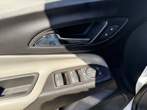 Used 2020 Chevrolet Equinox LS FWD image 16