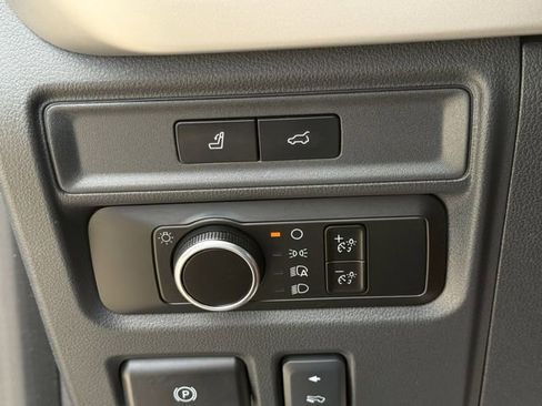 Used 2024 Ford Expedition XLT RWD image 24