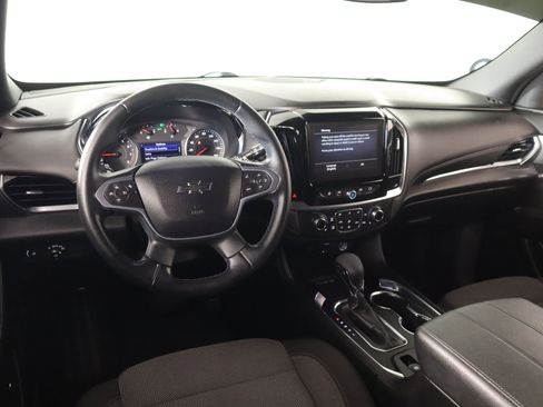Used 2024 Chevrolet Traverse LT image 2