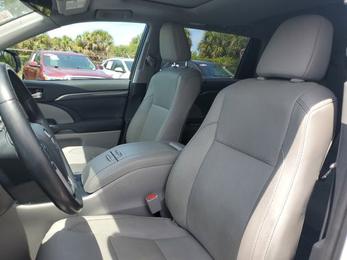 Used 2019 Toyota Highlander Limited AWD/4WD image 19