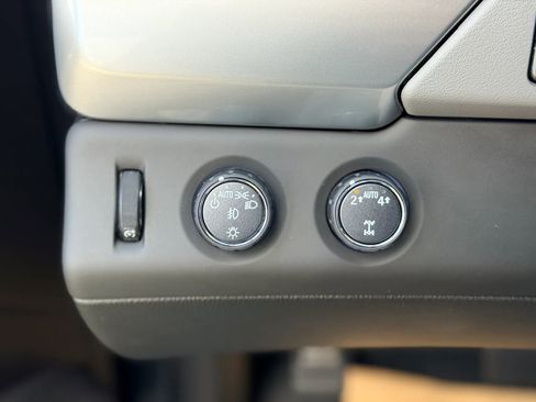 Used 2019 Chevrolet Suburban LT image 34