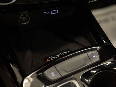 Used 2024 Chevrolet Trax RS w/ Sunroof Package FWD image 19
