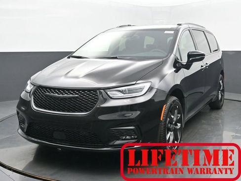 New 2026 Chrysler Pacifica Select w/ S Appearance Package image 1