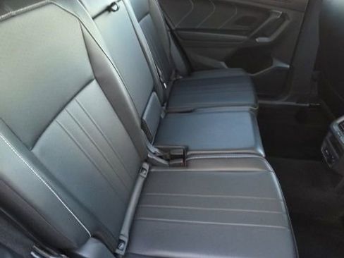 Used 2024 Volkswagen Tiguan SE AWD/4WD image 19