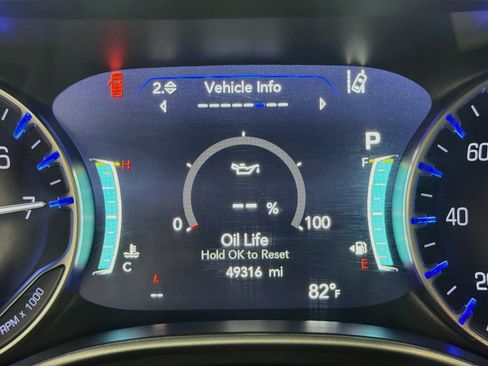 Used 2024 Chrysler Pacifica Touring-L FWD image 18