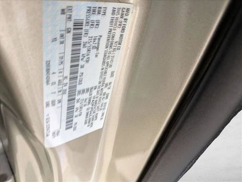 Used 2018 Ford Focus SE w/ SE Appearance Package image 15