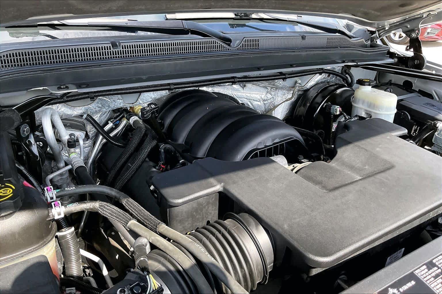 Used 2016 Chevrolet Suburban LS RWD image 32