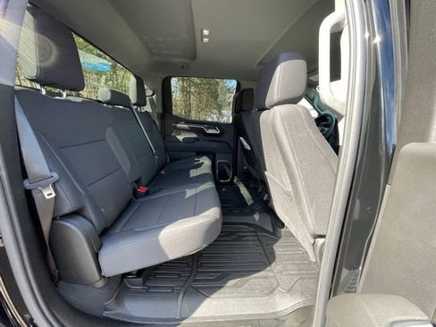 New 2026 GMC Sierra 1500 SLE image 23