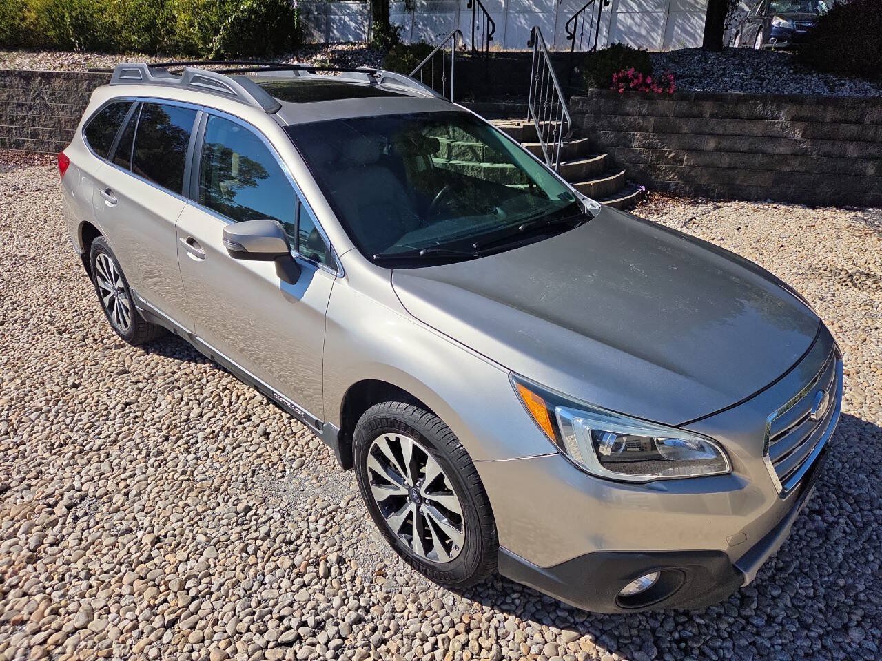 Used 2015 Subaru Outback 2.5i Limited AWD/4WD image 9