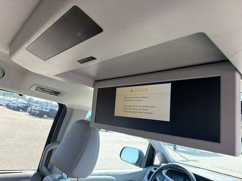 Used 2020 Toyota Sienna XLE Premium FWD image 13