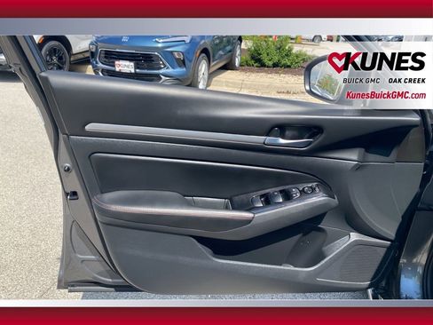 Used 2024 Nissan Altima 2.5 SR image 8