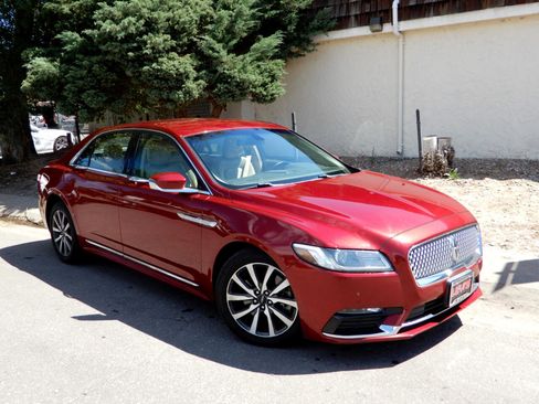 Used 2018 Lincoln Continental Premiere image 3