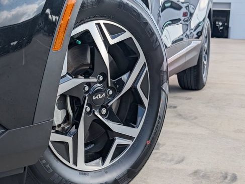 Used 2024 Kia Sportage LX FWD image 2