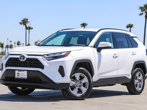 Certified 2025 Toyota RAV4 XLE AWD/4WD image 1