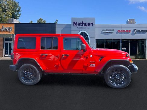 Used 2024 Jeep Wrangler Unlimited Sahara AWD/4WD image 2