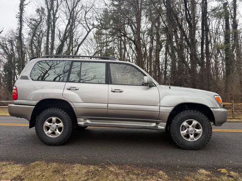 Used 2001 Toyota Land Cruiser image 9