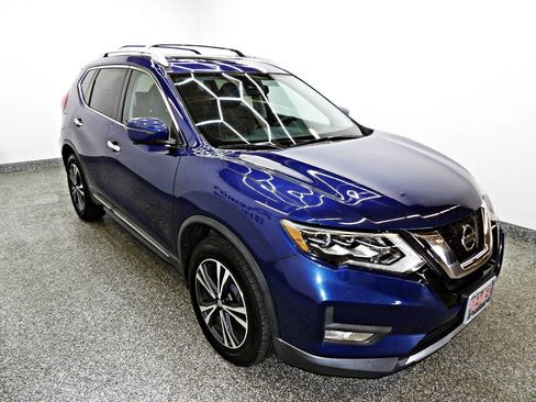 Used 2017 Nissan Rogue SL image 3