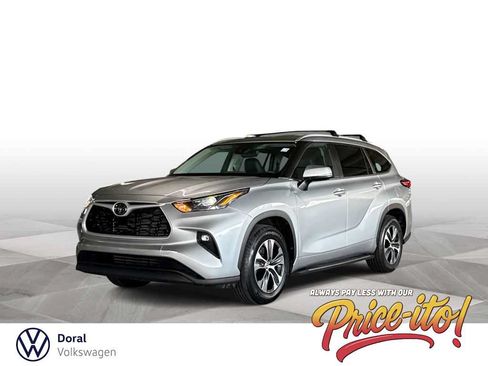 Used 2023 Toyota Highlander XLE FWD image 1