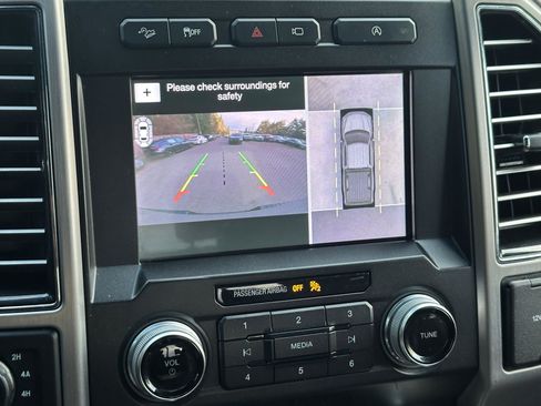 Used 2019 Ford F150 Platinum w/ Equipment Group 701A Luxury image 27