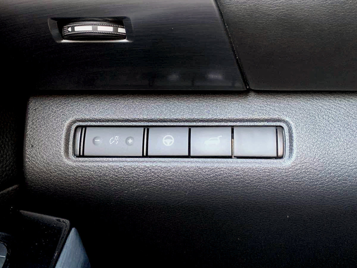 Used 2022 Nissan Pathfinder SL w/ Lighting Package (N92) AWD/4WD image 23