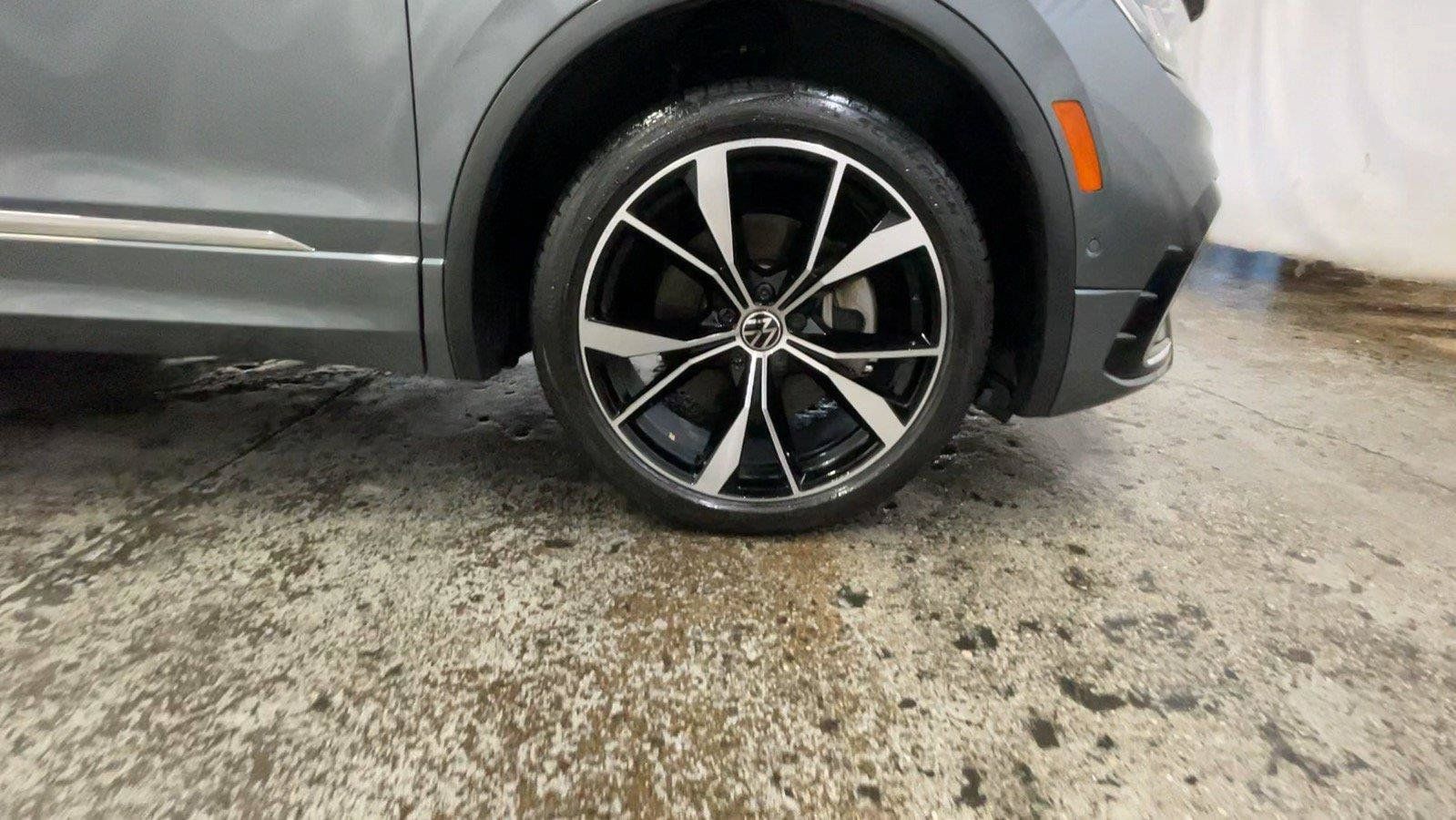 Used 2022 Volkswagen Tiguan SEL R-Line AWD/4WD image 17