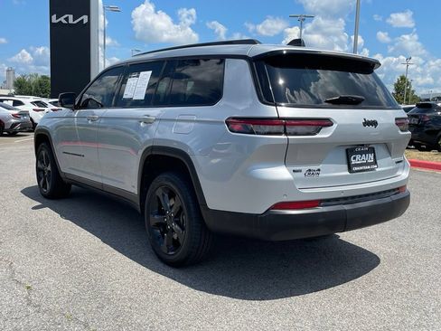 Used 2023 Jeep Grand Cherokee L Limited w/ Black Appearance Package AWD/4WD image 5