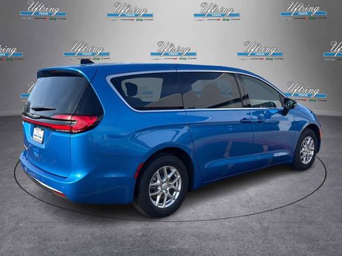 New 2026 Chrysler Pacifica Select image 3