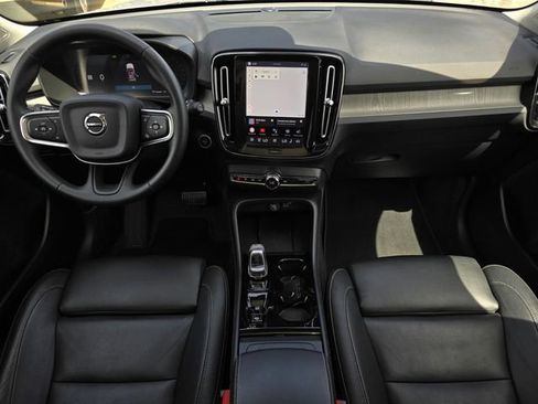 Used 2025 Volvo XC40 B5 Plus AWD/4WD image 17