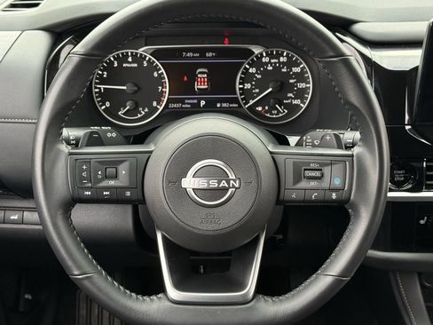 Used 2025 Nissan Pathfinder SV image 12