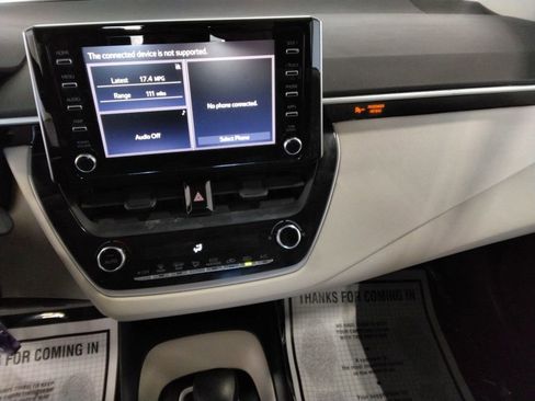 Used 2020 Toyota Corolla LE image 18