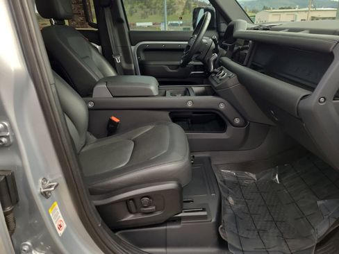 Used 2024 Land Rover Defender 110 X-Dynamic SE image 22