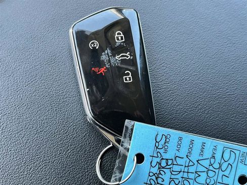 Used 2025 Volkswagen Atlas SE FWD image 31