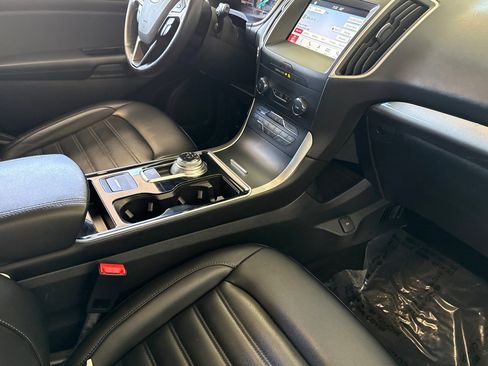 Used 2019 Ford Edge SEL w/ Equipment Group 201A FWD image 16