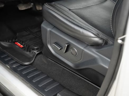 Used 2019 Ford F350 Lariat image 27