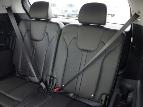 Used 2024 Kia Sorento S FWD image 16