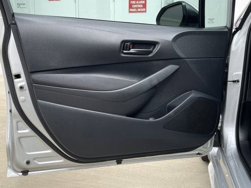 Used 2025 Toyota Corolla LE image 9