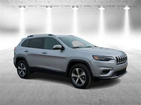 Used 2019 Jeep Cherokee Limited image 2